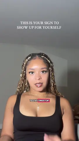 STAY CONSISTENT WITH YOURSELF AND DONT GIVE UP (ignore the lipgloss smudge) #creatorinsights #contenttips #contentcreator #consistency #Inverted 