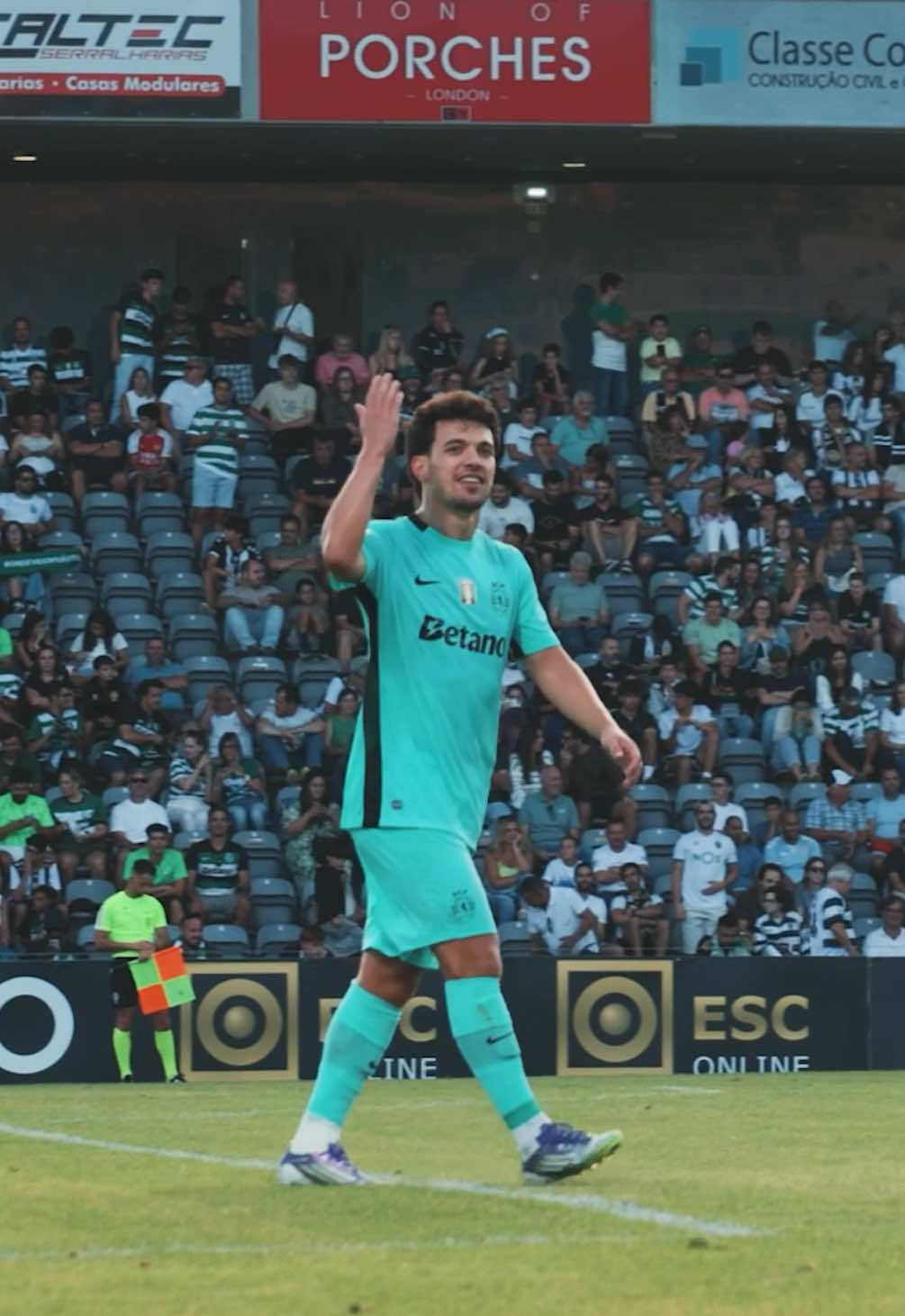 𝐁𝐀𝐂𝐊𝐒𝐓𝐀𝐆𝐄 𝐒𝐏𝐎𝐑𝐓𝐈𝐍𝐆 | WEEK 3 📋 Deslocação à Madeira e regresso a casa com +3 pontos 🧳 Vídeo completo no nosso YouTube 🎥 #SportingCP #BackstageSporting #SCP #TikTokDesporto #Madeira 