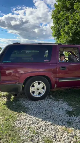 Gotter squatin #suburban   #squatedtrucks 