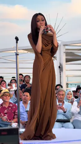 Finally Dayang Notice me😍😍 Konsert Janji with Dayang Nurfaizah at Topview Komtar,Penang #dayangnurfaizah #janji#penang 