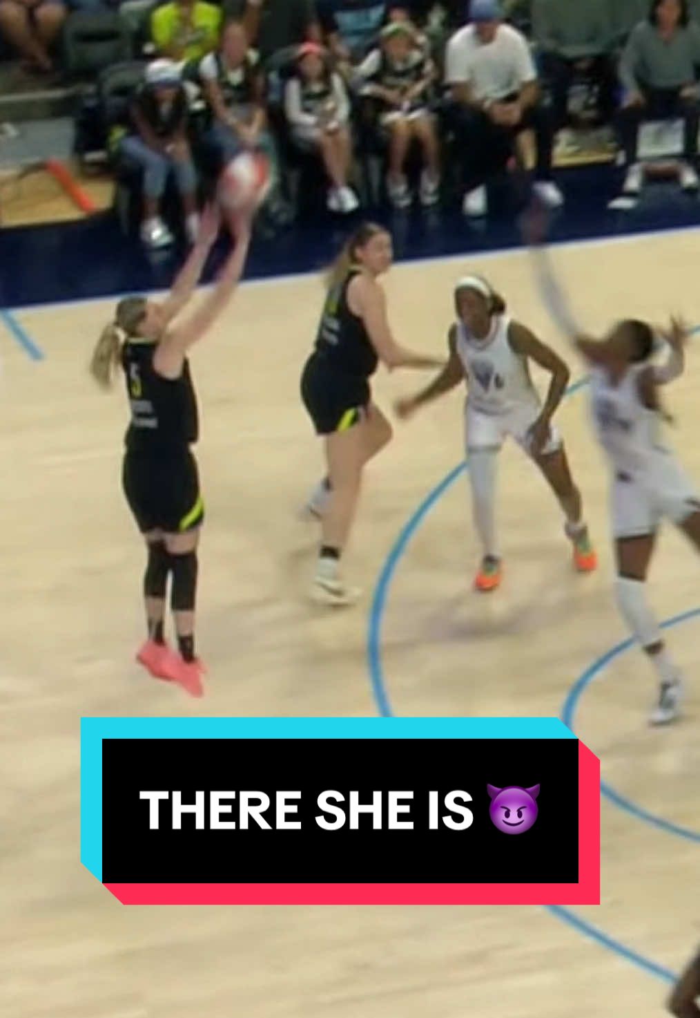 PB5 ACTIVATED ✅ Paige Bueckers knocks down her first triple of the game 🎯 #paigebueckers #hoops #ballin #WNBA 