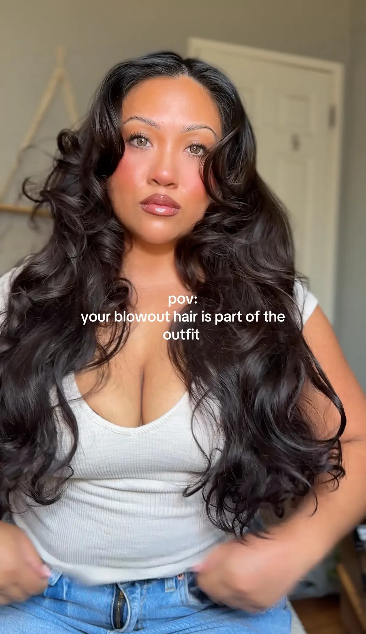 I love when people ask if my hair is hair extensions because I have so much (thankfully) but I love a good blowout day sadly I have to wash it and restyle it because the California heat is killing me  Hairstyle, hair of the day, blowout curls, bombshell