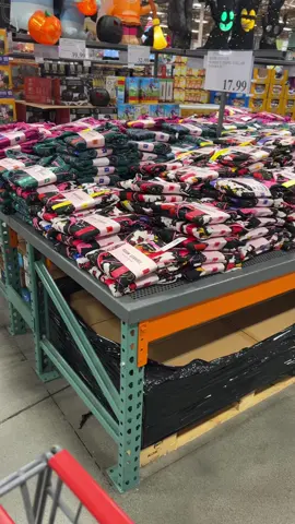 Estas tiendas que tienen deamadre cosas y yo como don toño estoy bienprobesita