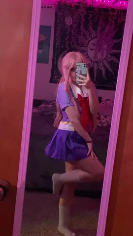 omg i look so short in this but i need to buy pink contacts and bring back yuno! def one of my favs #yunogasai #yunogasaicosplay #thefuturediary #mirarinikki #fyp