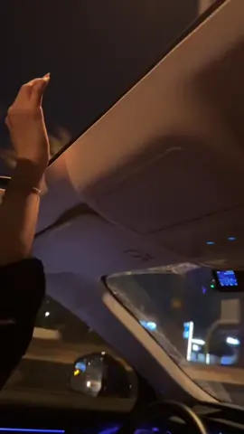محدن بنصف الليل سلم ع الشمس .. الا انا ساعة نظرتك بعيني .. الغى الحكي كل الحكي واصبح الصمت .. .. بين الكفوف وجنتك والجبيني ..  #فاصل_طربي_اخطبوط_العود🎼👌 #اكسبلور_تيك_توك🌹🎶🎵  #طلالية_الهوى🎻 بعد اذنك يا صوت الارض ✋🏻🥰
