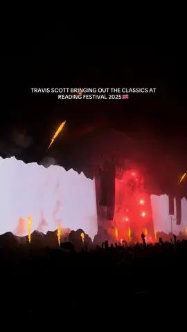 TRAVIS SCOTT BRINGING THE CLASSICS OUT AT READING #fyp #readingfestival #travisscottconcert 