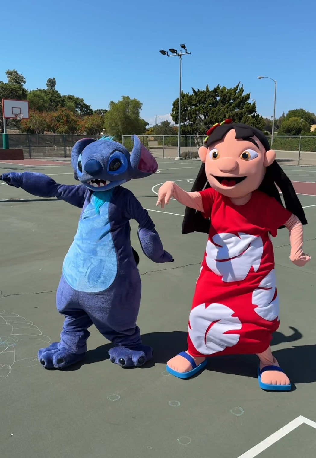 When chicken banana makes it to Hawaii Lilo & Stitch don’t miss a beat! 💙🌺 
