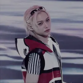The pink hair is EATING so hard || scp: yt cc: cold & dark (in bio) #straykids #FELIX #felixedit #karma #leefelix 