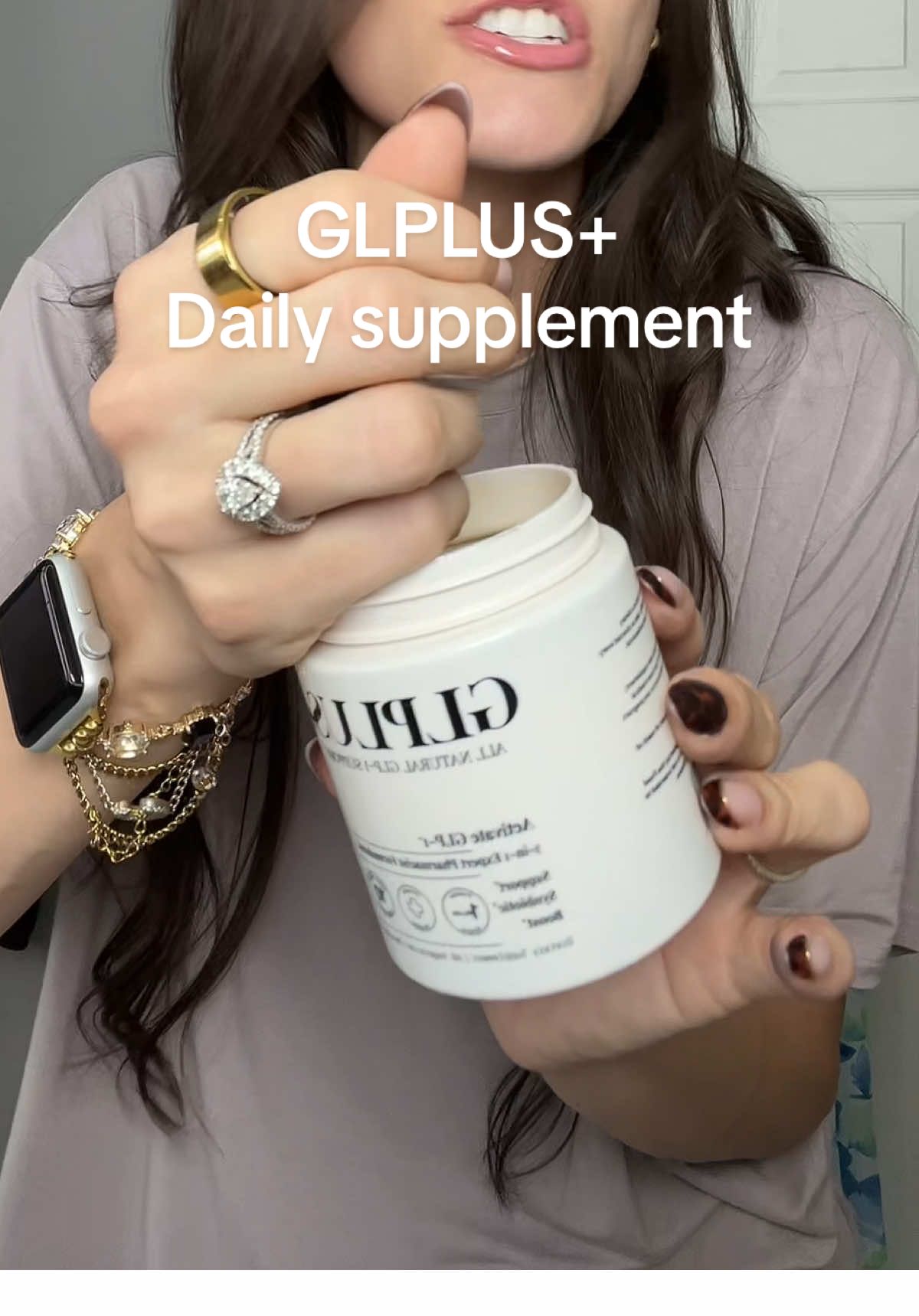 me 🤝 an easy peasy routine #wellness #wellnesstok #routine #morningroutine #natural 