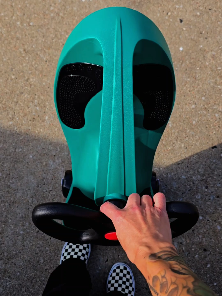 My kids and the neighbors are obsessed with wiggle cars so I got another to add to the lineup😂 We absolutely love these! They're so much fun to ride on😍 This so more of an affordable option if you're looking for one❤️
