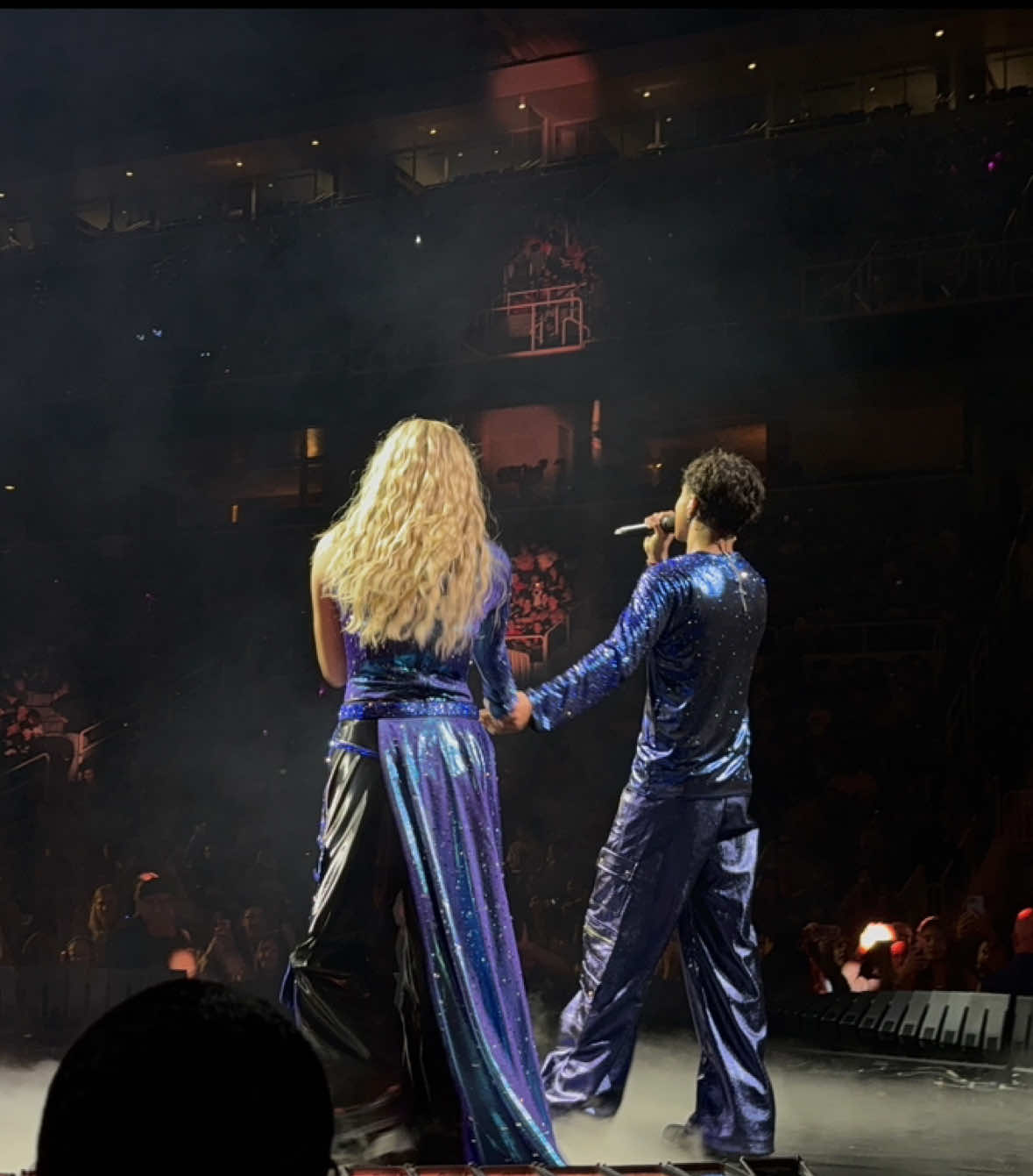 Went to see the World’s Collide Tour AGAIN last night and couldn’t keep this video to myself anymore @Malachi Barton @Freya Skye #descendants #zombies #worldscollidetour 