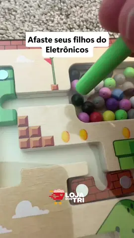 O Segredo para a Paz dos Pais: Labirinto Magnético Educativo! Cansada da batalha diária contra as telas? A gente sabe como é! 😅 Encontrar um brinquedo que divirta, ensine E prenda a atenção por mais de 5 minutos parece uma missão impossível. Por isso que o Labirinto Magnético Educativo virou o nosso queridinho aqui em casa e o novo astro da @lojastri! Ele é a prova de que aprender pode ser uma aventura super divertida. Enquanto seu filho brinca, ele está desenvolvendo: 🧠 Foco e Concentração: Perfeito para acalmar a mente e treinar a atenção. ✍️ Coordenação Motora Fina: Prepara os músculos da mãozinha para a escrita. 🎨 Cores e Números: Aprende os conceitos básicos de forma lúdica e visual. 📱 Tempo de Qualidade Longe das Telas: Um descanso merecido para os olhos e um estímulo para a criatividade! É o nosso 