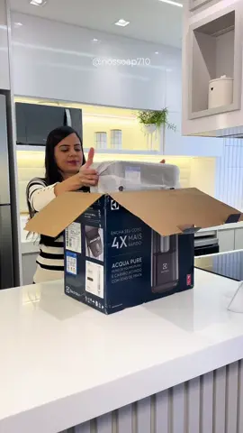 Instalamos nosso purificador de água da Electrolux e, por aqui, está super aprovado! ✨ O nosso é o cinza pra combinar com os outros eletrodomésticos 🤍 O que acharam? ID para comprar no aplicativo da Shopee: BTH-ZHD-NFQ #purificadordeagua #purificador #purificadorelectrolux #filtrodeagua