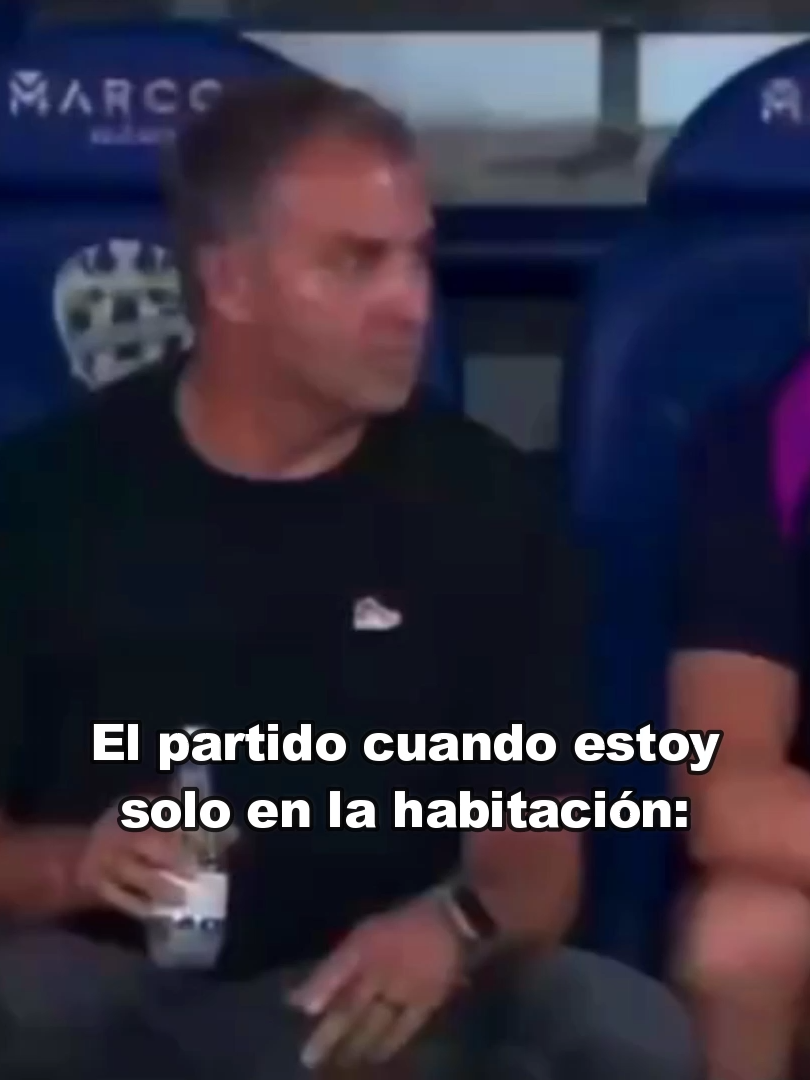 El bonito gesto de Ferran Torres y Hansi Flick ayer ante Levante. Claramente IA muchachos, lo digo ya que luego la gente se enoja.