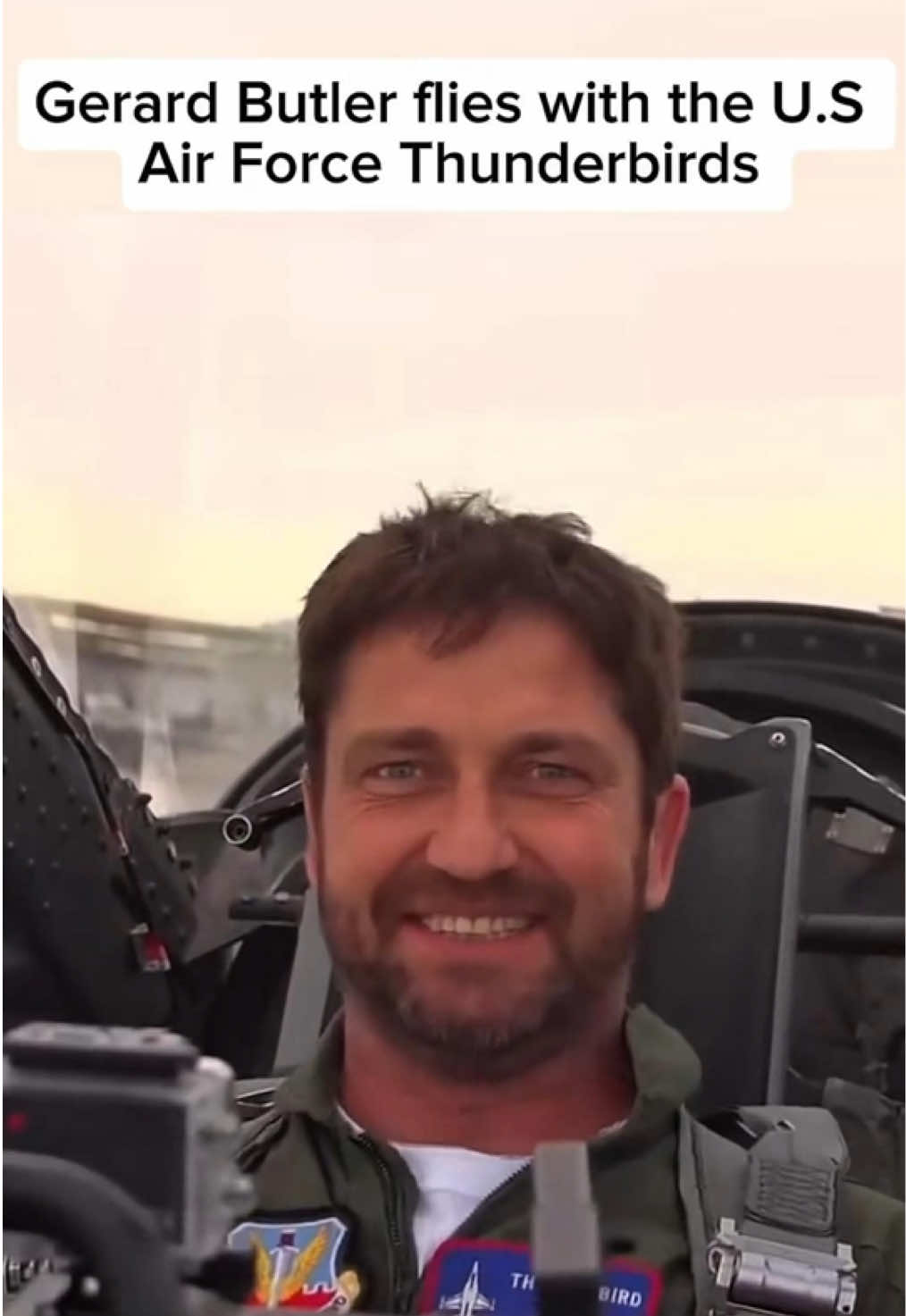 Gerard Butler Files With The U.S Air Force Thunderbird’s 💪🇺🇸 #airforce #f16 #gerardbutler #thunderbird #fighter 