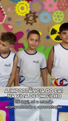 Tem como não se emocionar? Pode parecer simples, mas o ato de estar presente faz toda a diferença para um filho. Esse pai merece todos os nossos aplausos 👏🏼 Créditos: @arthuroliveirab1507
