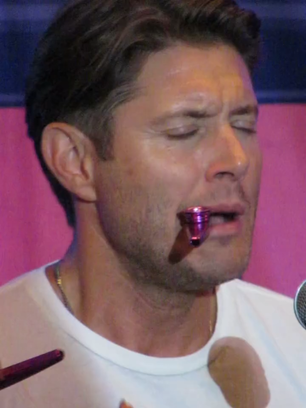 He is so freaking cute I can't handle it. Full credit goes to larissahermeler on Instagram (if you use her videos she does ask for credit) #jensenackles 
