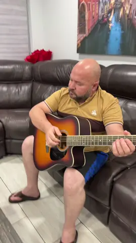 Una buena forma de guardar tus púas si tocas guitarra y si quieres un curso online puedes buscar a @David Calabrés #woodenguitarpickbox #guitarcourse #guitarpick #guitar