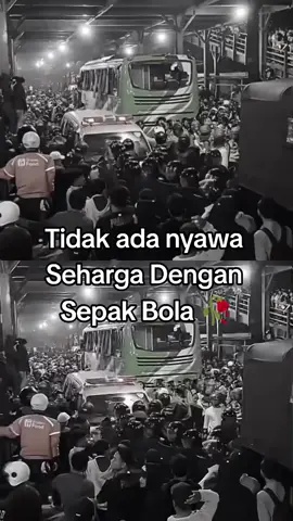 DAMAILAH SAUDARAKU  Mau sampai kapan kerusuhan antar supporter terus terjadi ,belajarlah dari tragedi sebelumnya dan buat nyaman dan aman untuk semua kalangan masyarakat yang cinta dan jadi gairah sepak bola Entar Yang Rugi kita semua tidak bisa away  padahal away ajang silaturrahmi antar supporter Indonesia  Jogjakarta🤝Surabaya🤝Bandung  Sedulur Rukun 💙💚💙 #psimjogja #persibbandung #persebaya #brisuperleague #damailahsaudaraku 