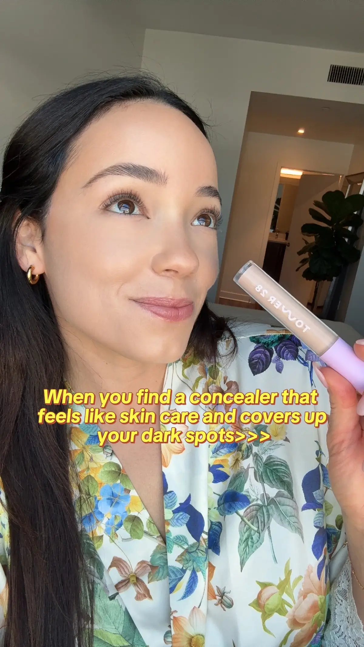 I’ve tried so many different concealers to cover up dark spots and scars that I have from past acne and everything either feels heavy or doesn’t really give me coverage or slips right off my face. I use this concealer all over and I’m not even using foundation anymore because it’s so good. It’s clean, has skincare ingredients in it and doesn’t make me breakout. 100/10 @Tower 28 Beauty 💖 #concealer #acnesafe #darkspots 
