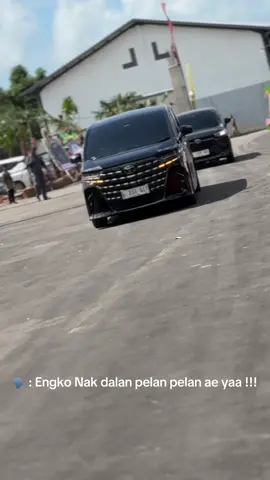 Malah meh mlayu 100 Kpj nak dalan biasa 😅😅😅 Ready for Rent innova Reborn siap melayani anda *wedding *dinas *kunjungan kerja *liburan *wisata *city tour *VIP event Harga bisik bisik saja  #sewamobilsurabaya #rentalmobilsurabaya #sewamobilmalang #sewahiacesurabaya #sewamobilmurah                         