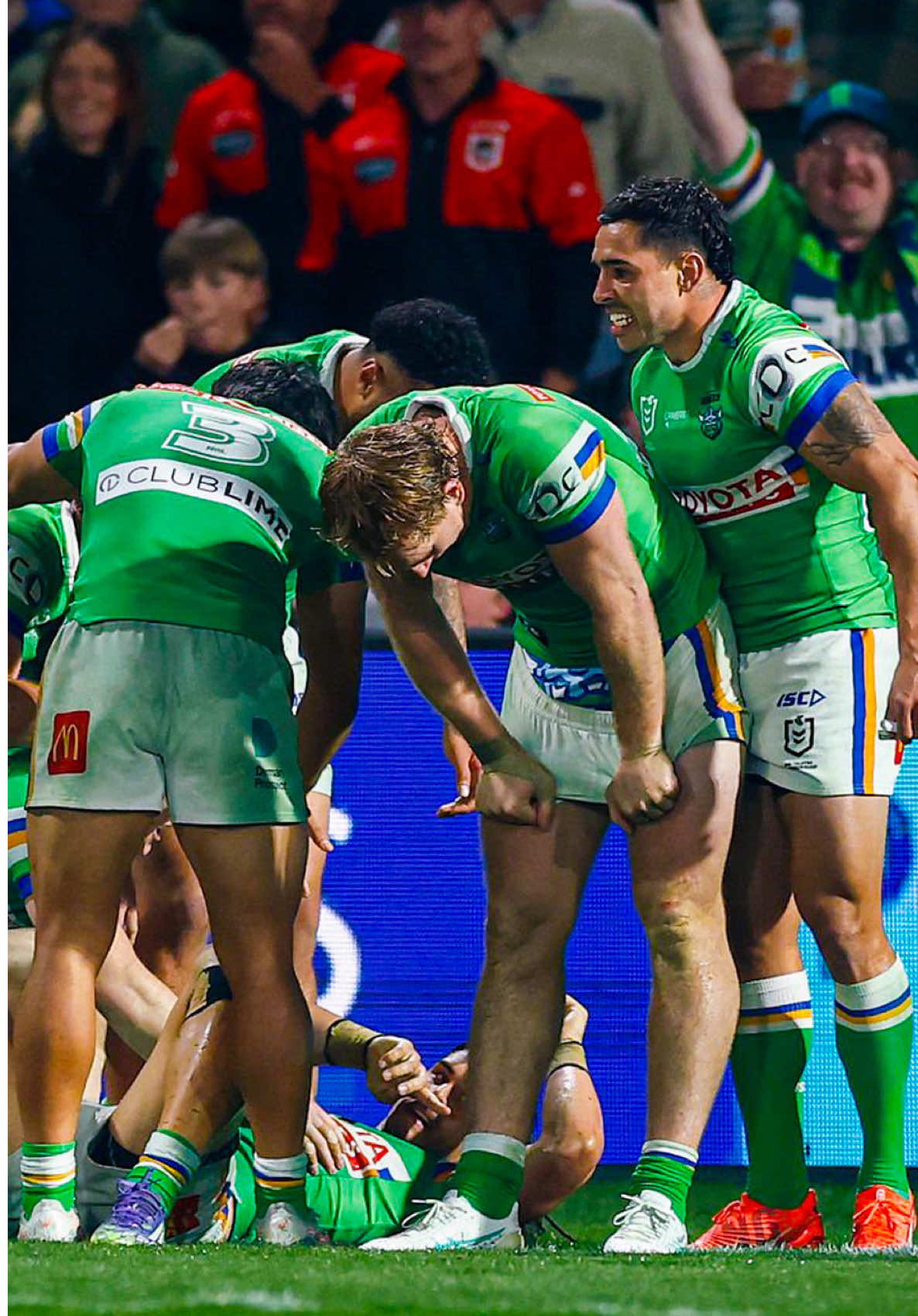In your life have you ever seen a more INCREDIBLE finish!? 🤯 #SkySportNZ #EveryMomentMatters 