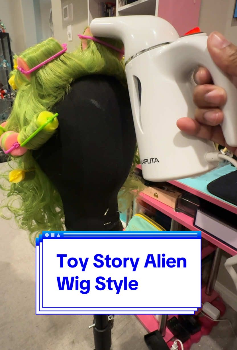 I’m not 100% sure what I’m doing but it looks good.  #alien #toystory #wigstyling #cosplaywip #fyp 