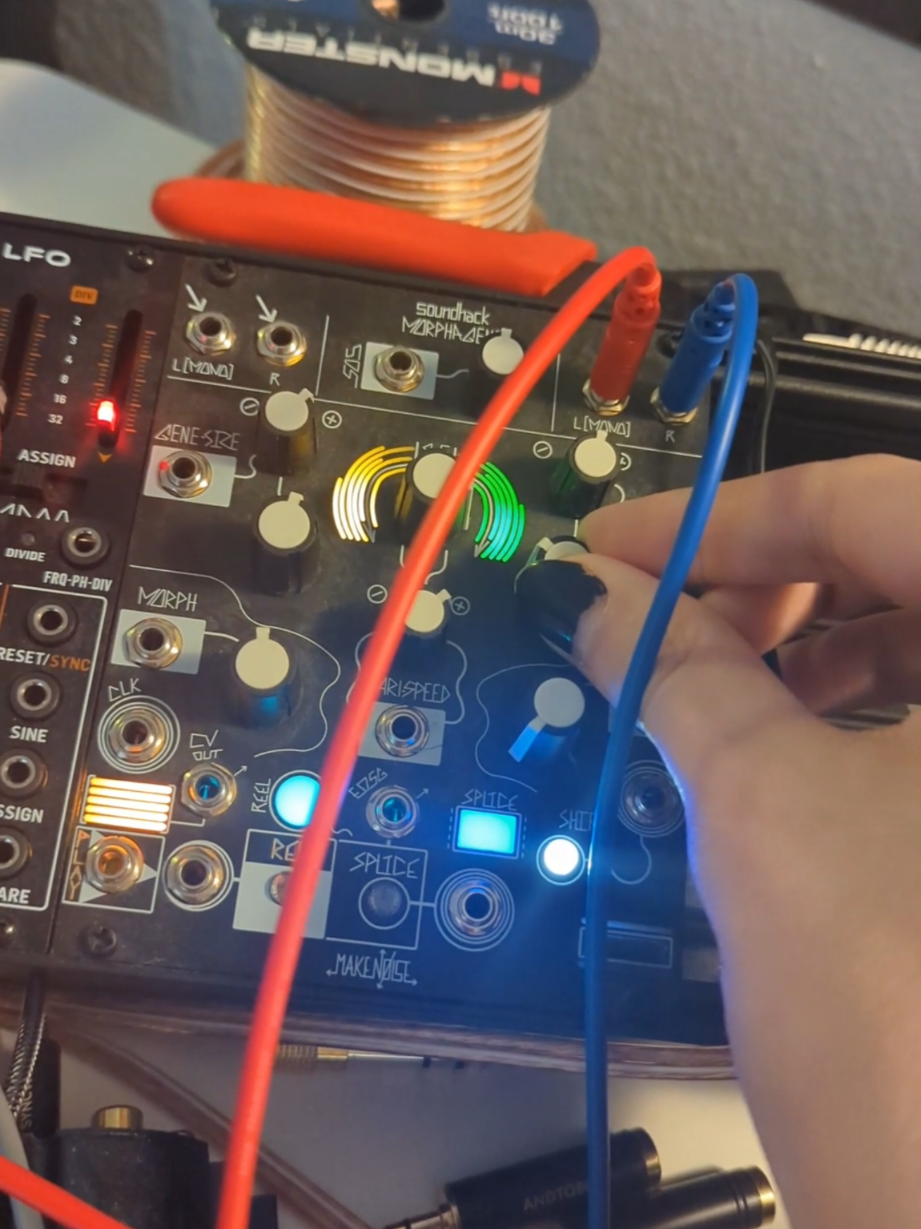 the Morphagene is a granular synthesizer that can do a lot of crazy shit. really fun to explore all the qualities of a sound, kinda hard to play one handed tho. I like feeding it red velvet vocals 💝😩🔪#trans #mtf #redvelvet #kpop #synthtok 