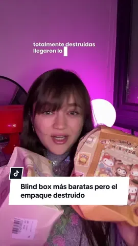 Blind box más baratas pero el empaque destruido Aún así estas blind box salieron entre 10mil y 15mil pesos más baratas de lo que las venden acá y al parecer sí son toptoy originales, así que quizás valga la pena si la caja les da lo mismo. Aparte, pueden incluso comprar específicamente el personaje que quieran 😅 y en ese sentido, si les da lo mismo el efecto sorpresa, puede que sea aún mejor para uds fanáticas/os de Sanrio 😳😳 igual en el unboxing haré la comparación completa con las que compré en Miniso 🤗🤗🤗 #fyp #blindbox #sanrio  #hellokitty #minisoblindbox 