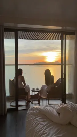 Bình minh Nha Trang #nhatrang #dulichnhatrang #khachsannhatrang #lavaguenhatrang #khachsanviewbiennhatrang