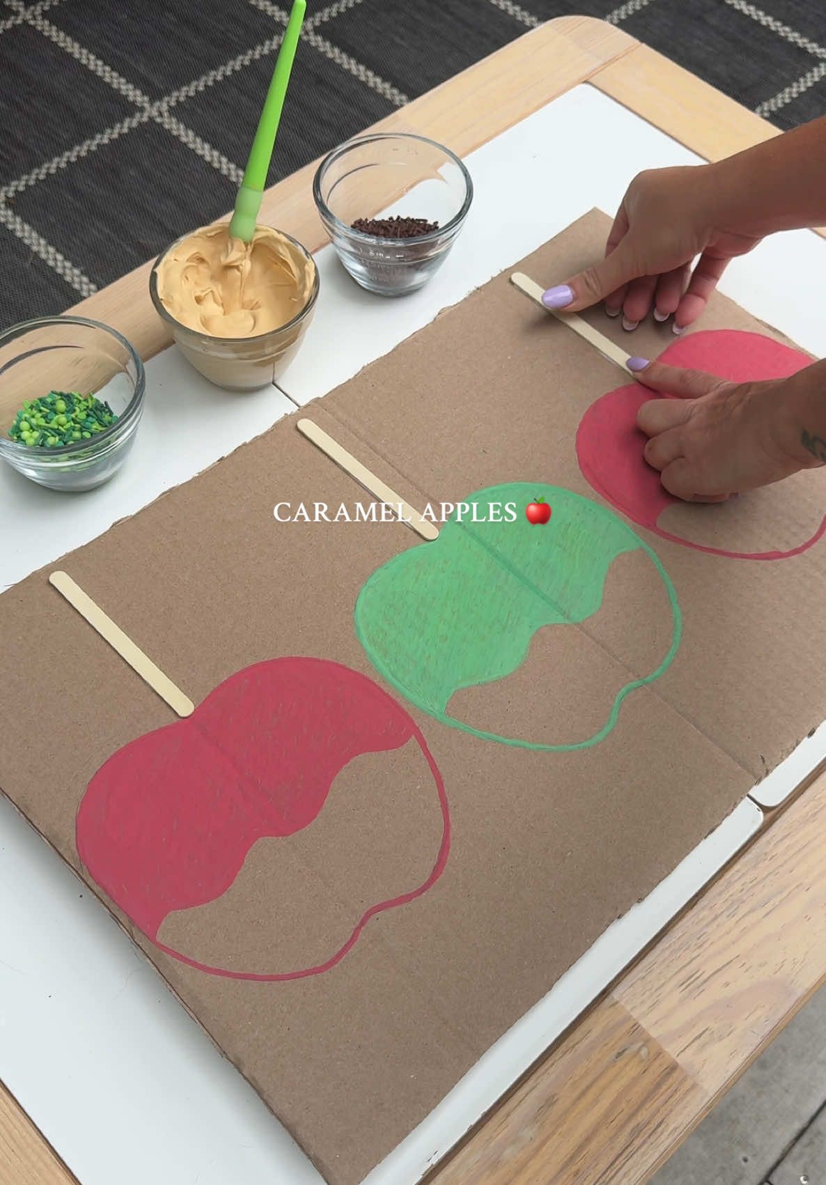 CARAMEL APPLE PUFFY PAINT 🍏 such a fun cardboard craft to try this fall! 3 ingredient puffy paint: 🍎 shaving cream 🍎 white glue  🍎 acrylic paint  #easycrafts #DIY #craftideas #fallcrafts #cardboardcrafts 