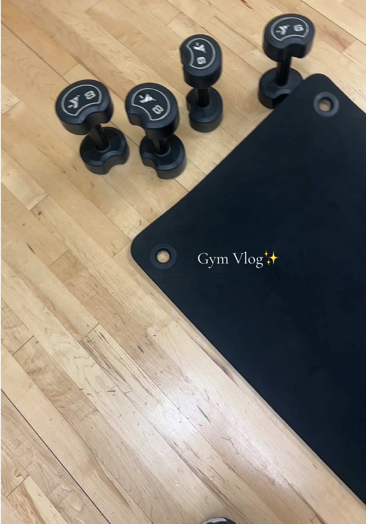 As a mom, it’s crucial not to lose myself in motherhood. I’m gradually finding the strength to prioritize my well being, even if it means waking up at 6 am. on a Saturday. ✨ Keep going mamas!    #grwmgym #momoftwo #momlife #SelfCare #gymmotivation  