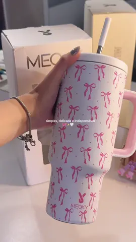 A garrafa mais linda da meoky, super delicada🤍 #meoky #tiktokshop #garrafa #copo 