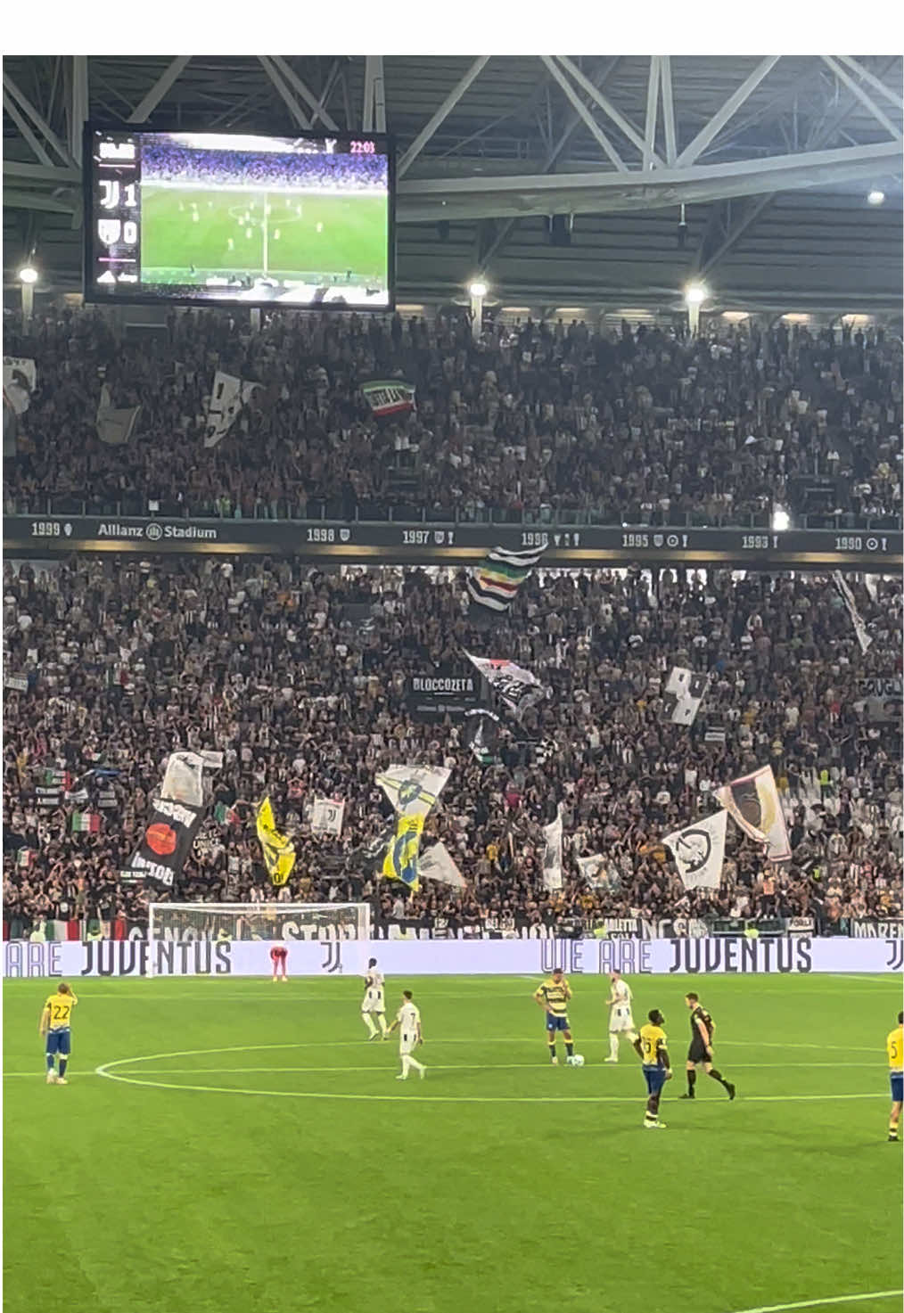 Quanto ha gasato dj Nana, quando gasa il nostro stadio 🤍🖤 #juventus #perte #juveparma #david #finoallafine @juventus 