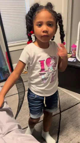 Scottie learning nouns and verbs! English is so confusing, so if I’m teaching her wrong, please let me know! I teach on how I remember as a kid 🥴 and English was definitely not my subject😩#fypシ゚viral #fypシ #Love #MomsofTikTok #scottieray 