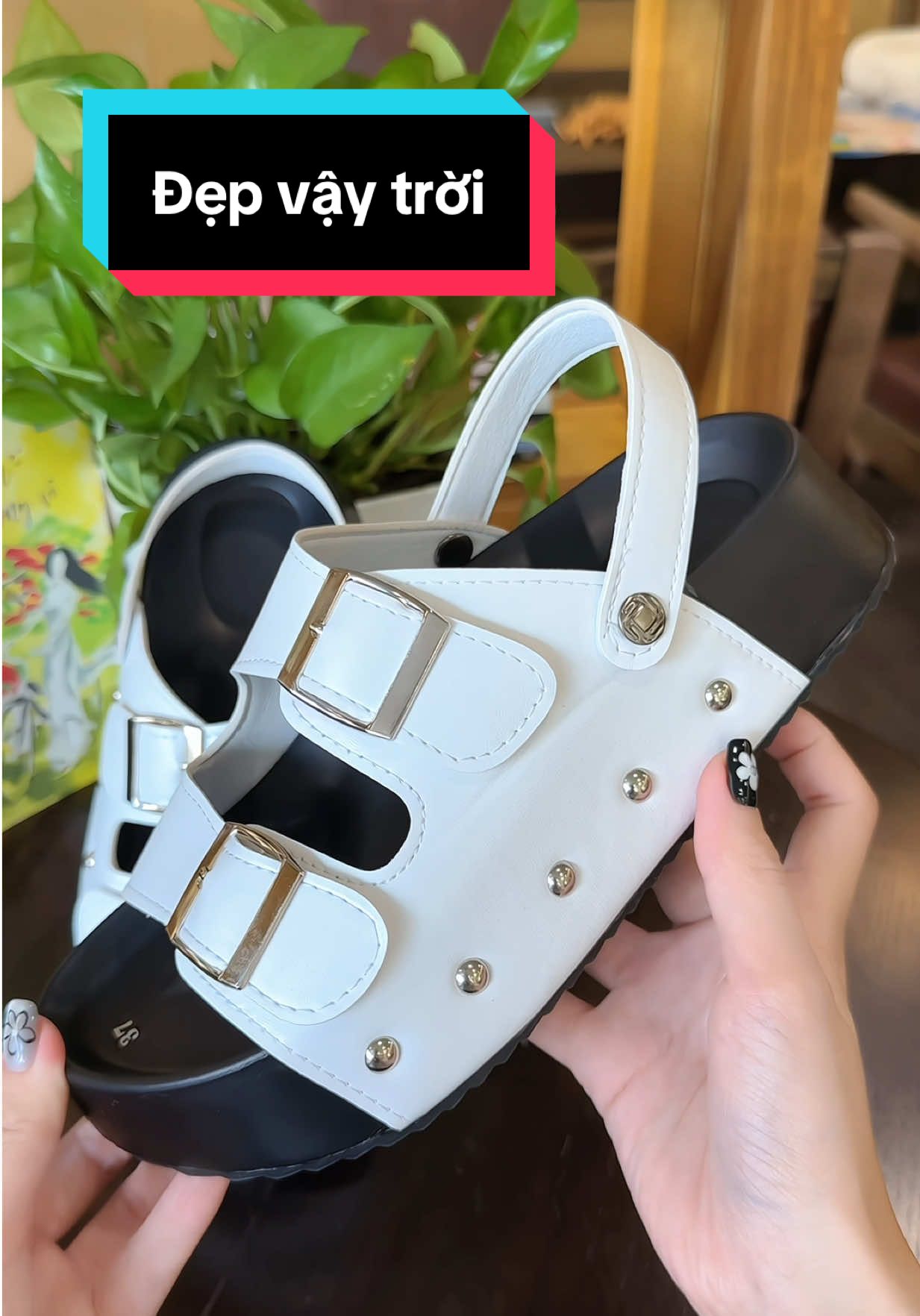 Vừa dép vừa sandal mua 1 mà được 2 luôn, đi lên chân siêu xinh #nhungoireview #sansalegiare #depsandal #sandalnu #luxyshoes 