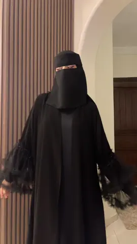 للان مهووسه بالعبايه ذي 