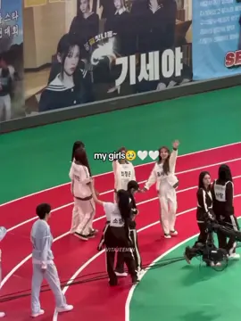 hwaiting🤍🤍#izna#isac2025#kpop#fyp#foryou