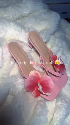 there cute heels, flowers just don’t look the best! but cute pink kitten heels!! #tiktokshopcreatorpicks #fyp #pinkkittenheels #kittenheels #heels 