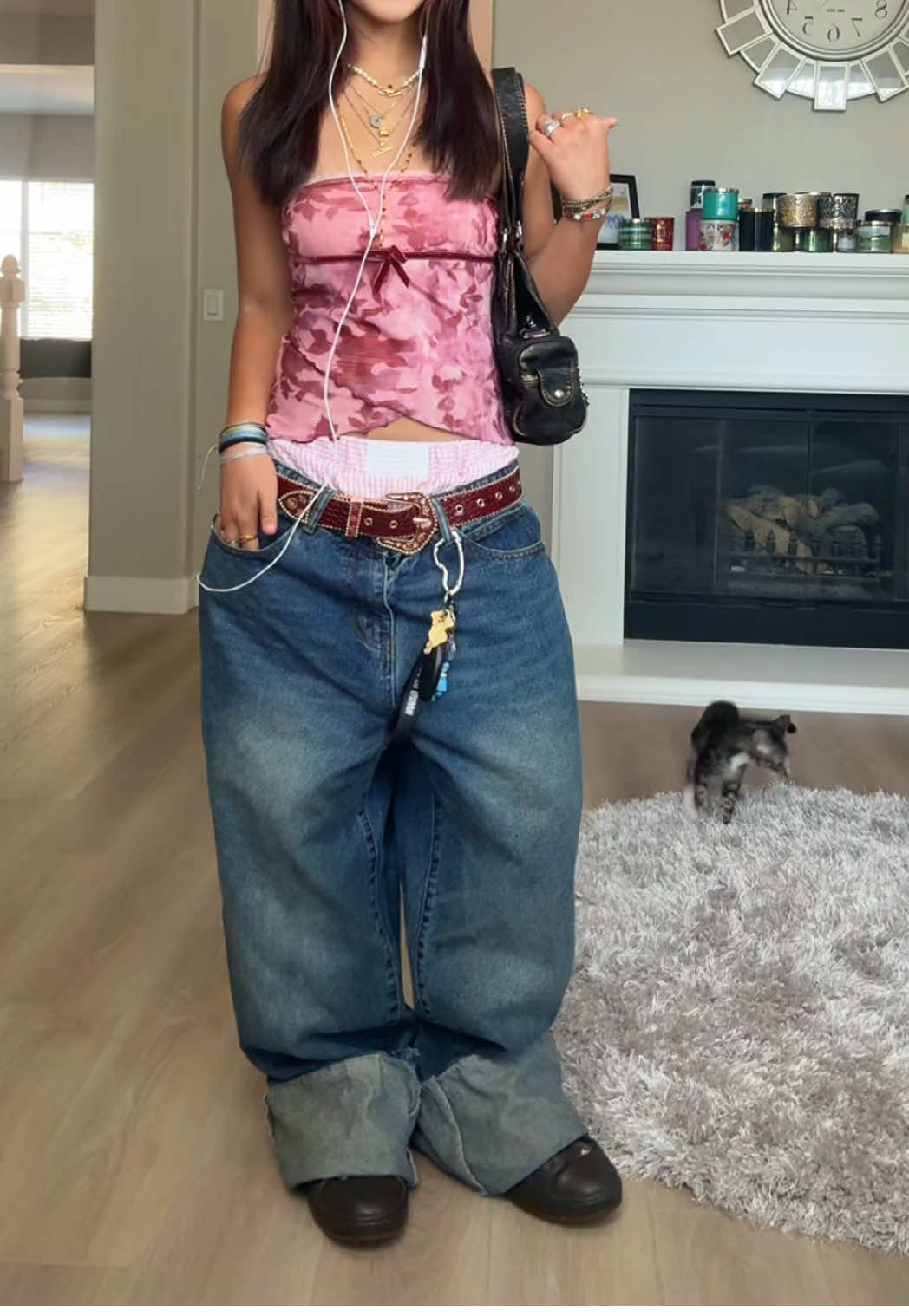 the cats are loose😓 #OOTD