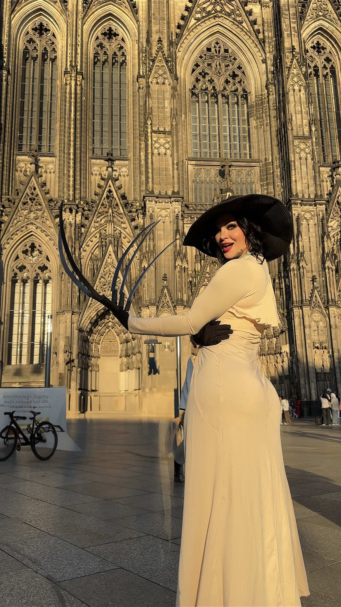 Darling - I’m home 😌 #ladydimitrescu #residentevil #re8 #residentevilvillage #colognecathedral 