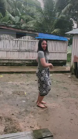 Seru main hujan2 sambil joget bolliwod#bolliwood 