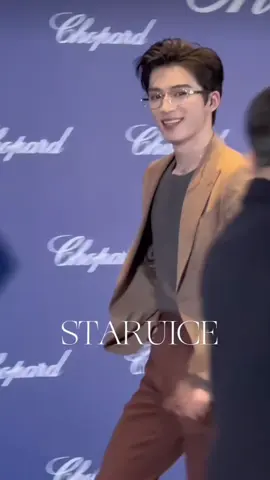 พาหนุ่มน้อยมาส่งก่อนไปทำงาน ขอให้วันนี้เป็นวันที่ดีสำหรับทุกคนนะคะ#wangxingyue #wangxingyue王星越 #ดาราจีน #ฟีดดดシ #กําแพงเมืองจีนมันสูงเข้าแล้วออกยาก 