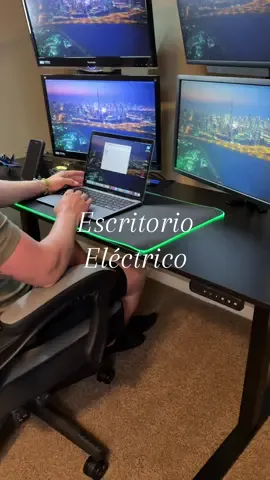 Me encanta este escritorio en fibra de carbón #standingdesk #adjustabledesk #officedesk #GamingSetup #tiktokshopcreatorpicks 