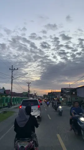 “Cinta adalah permainan, siapa yang terlalu menunjukkan perasaannya, dia yang akan kalah” Kalimat itu gak cocok, karena aku bakalan selalu kasih 1000000 cinta buat orang aku sayang, sekalipun aku kalah…