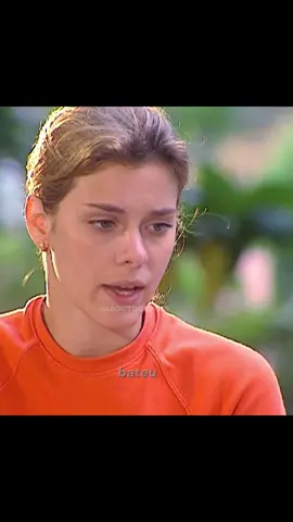 Camila dá fora em Roberto e diz estar se envolvendo com outra pessoa 