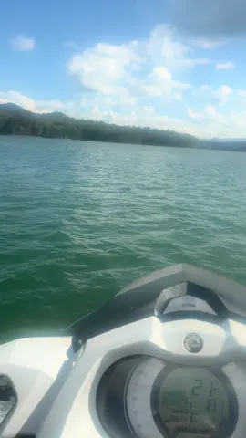 When the suns out buns out. Lil cooked butt it will tan. Summer body in time for winter. Oh yeah #mountainlife #georgia #peace #lakelife 