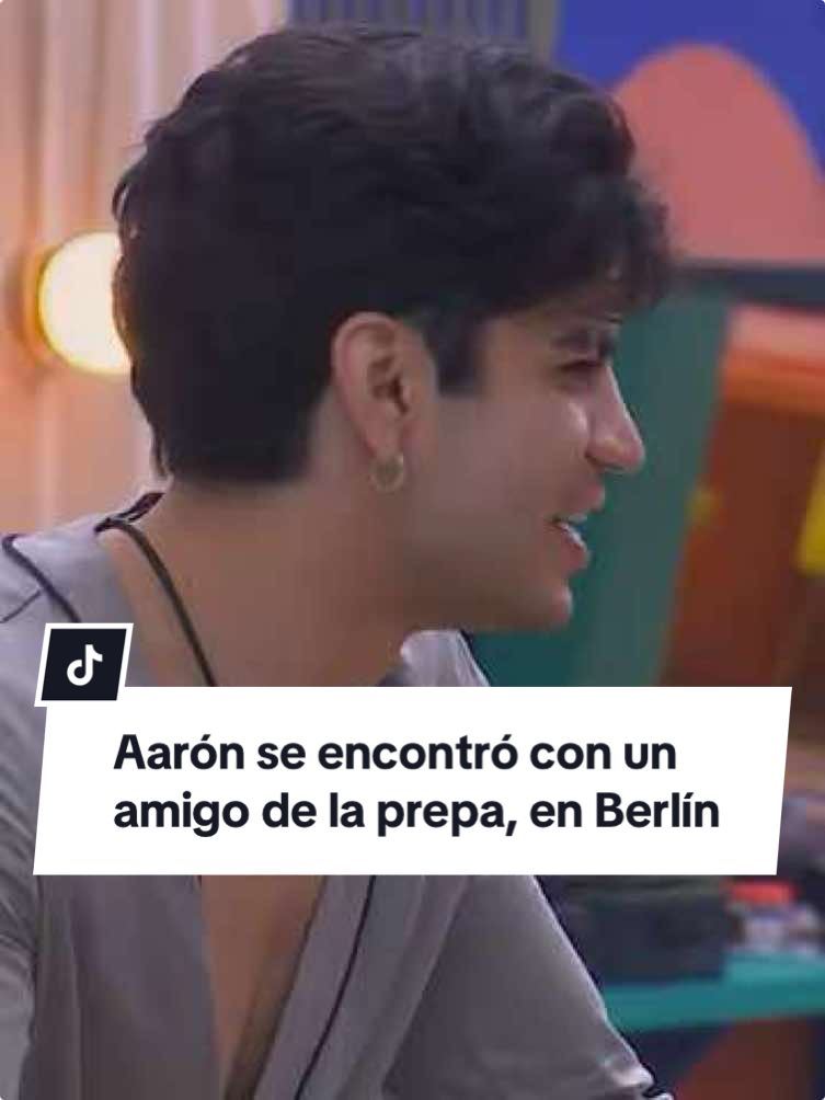 Cuando te topas a alguien que te conoce… en el lugar más inesperado.  Si quieres ver el momento COMPLETO, suscríbete ya a @vix y no te pierdas de nada con el 24/7 🔥 #LaCasaDeLosFamososMx disponible también en #LasEstrellas y #Canal5  @aaronmercury, @marcontrerasof, @elaineharomusic