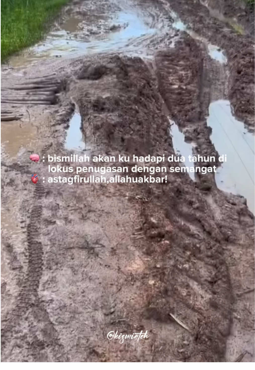 Tantangan ikut tugsus ya begini, belum berangkat posyandu aja udah capek duluan, gara-gara mikirin jalan yang level Allahu Akbar ini 😅  #tugsus #nusantarasehat #tugsusnakes #penugasankhusus #tugsus2025 