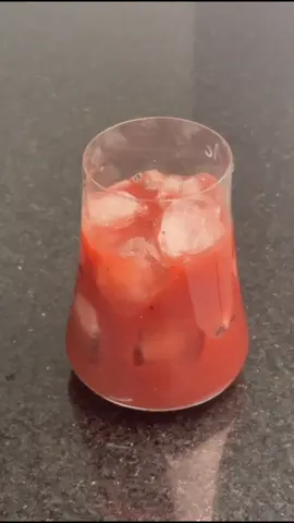 Você ainda está tomando suco verde com gosto de mato? 🌱🤢 O EasyD não tem nada a ver com aqueles sucos verdes tradicionais que você conhece. 💥 Ativa o metabolismo logo cedo 🔥 Acelera a queima de gordura de forma natural e contínua 🍉 Tem sabor delicioso e refrescante (versões como melancia, limão e tropical) ⚡ Fórmula exclusiva com curcumina, laranja moro e ingredientes que entregam resultado de verdade.#sucoverdetododia #sucodetox #sucoverdethermoclean #